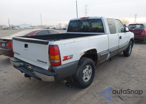 1999 Chevrolet Silverado 1500 Ls z USA, uszkodzony, nr VIN 2GCEK19T5X1142300